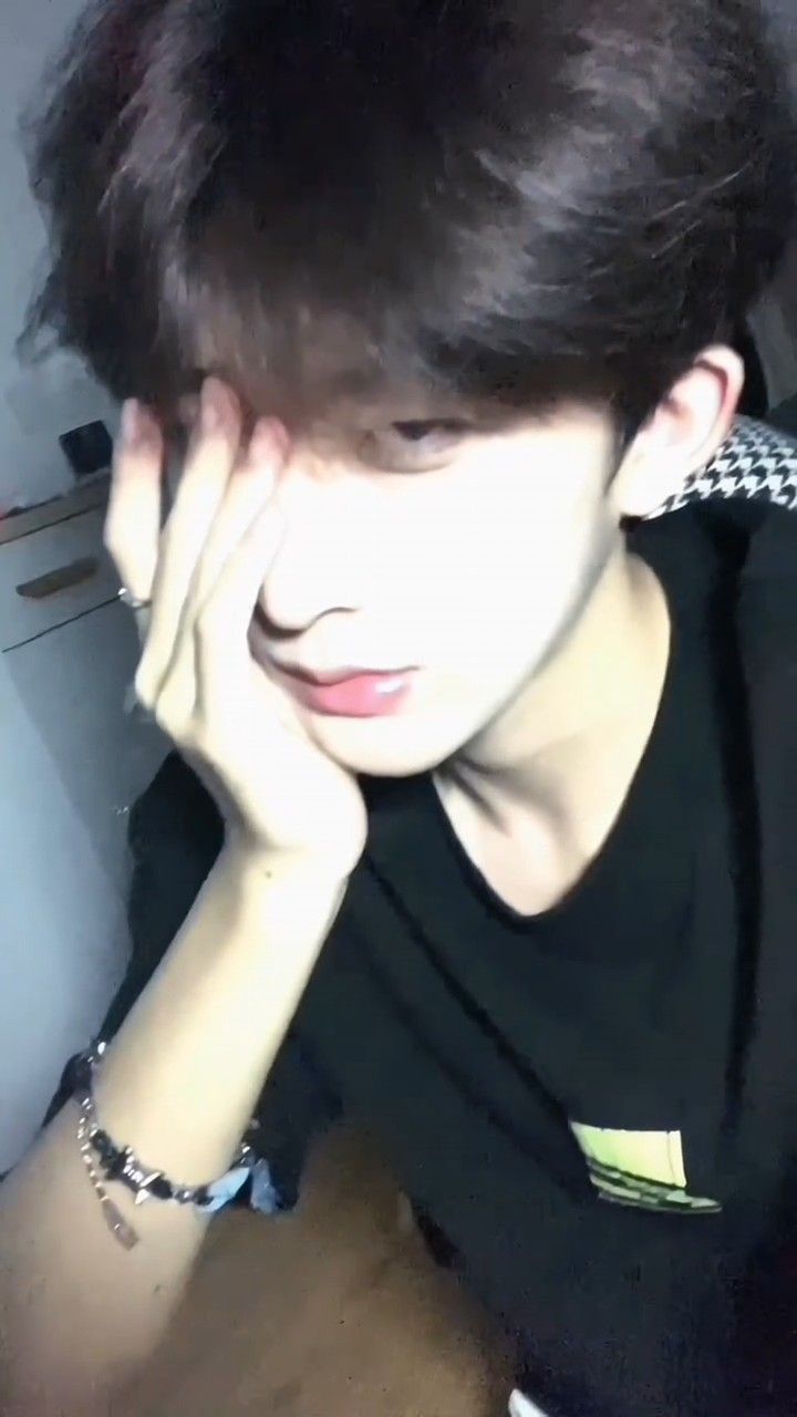 Nhiều người chia sẻ ảnh trai đẹp K12 bởi sự hồn nhiên và đáng yêu tự nhiên