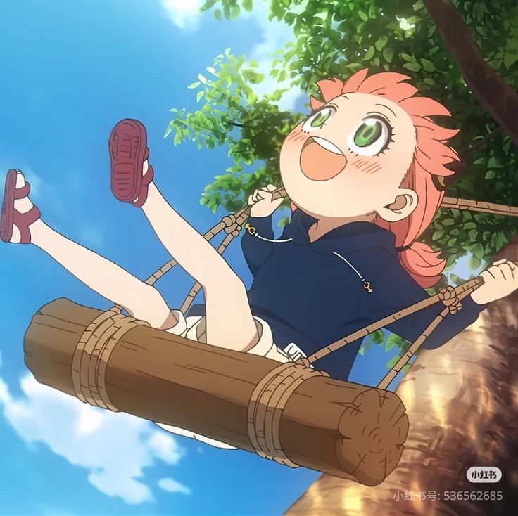 Ảnh Anya đang chơi xích đu ngoài trời