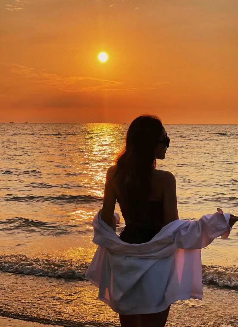 Ảnh đi biển chụp sau lưng - Silhouette trên biển