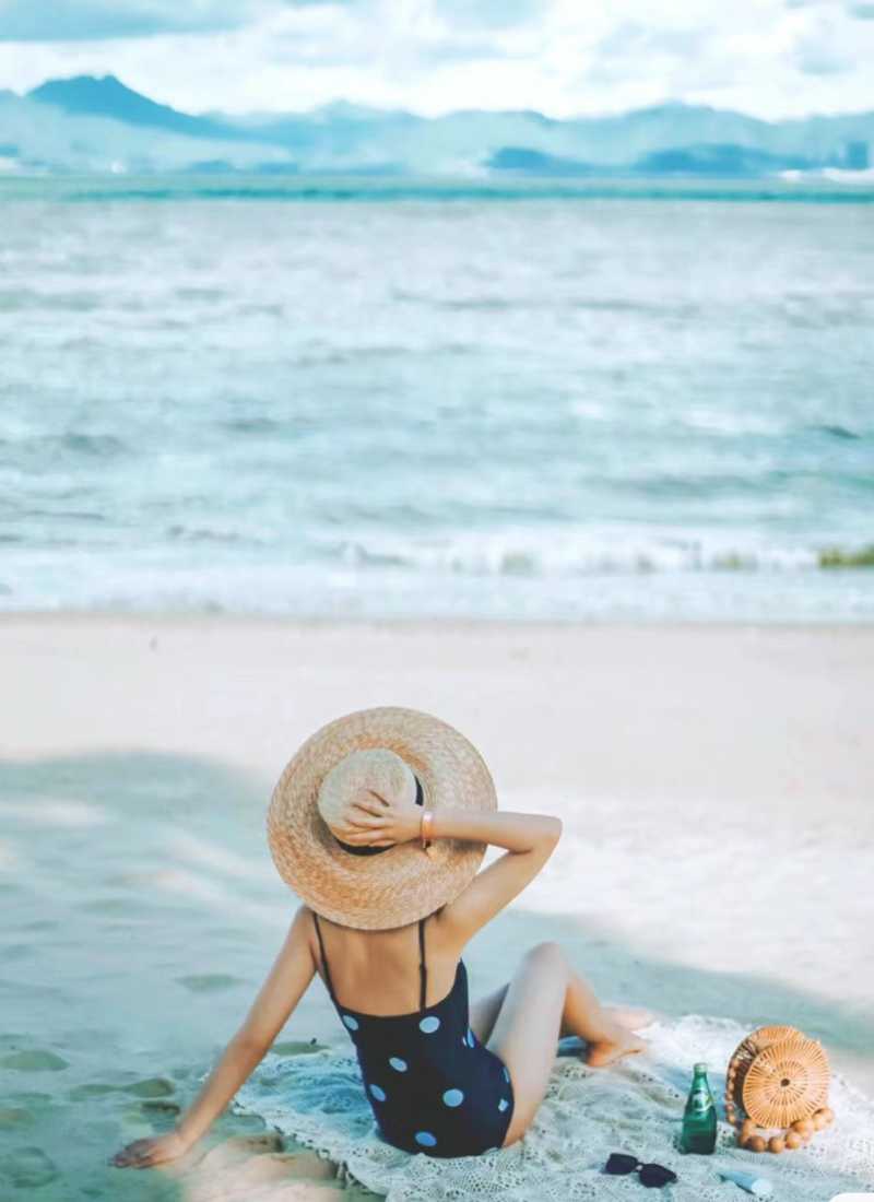 Ảnh đi biển chụp sau lưng - Picnic trên biển