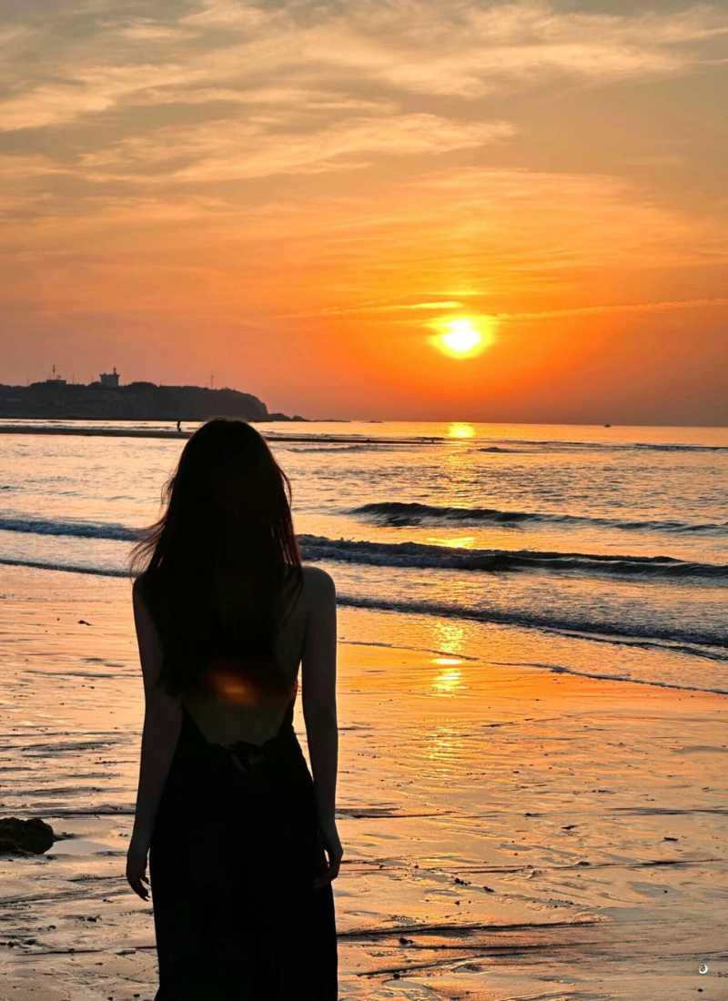 Một bước chân trên cát, cả đại dương phía trước