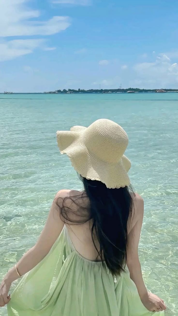 Quay lưng đi, nhưng là để nhìn thấy chính mình