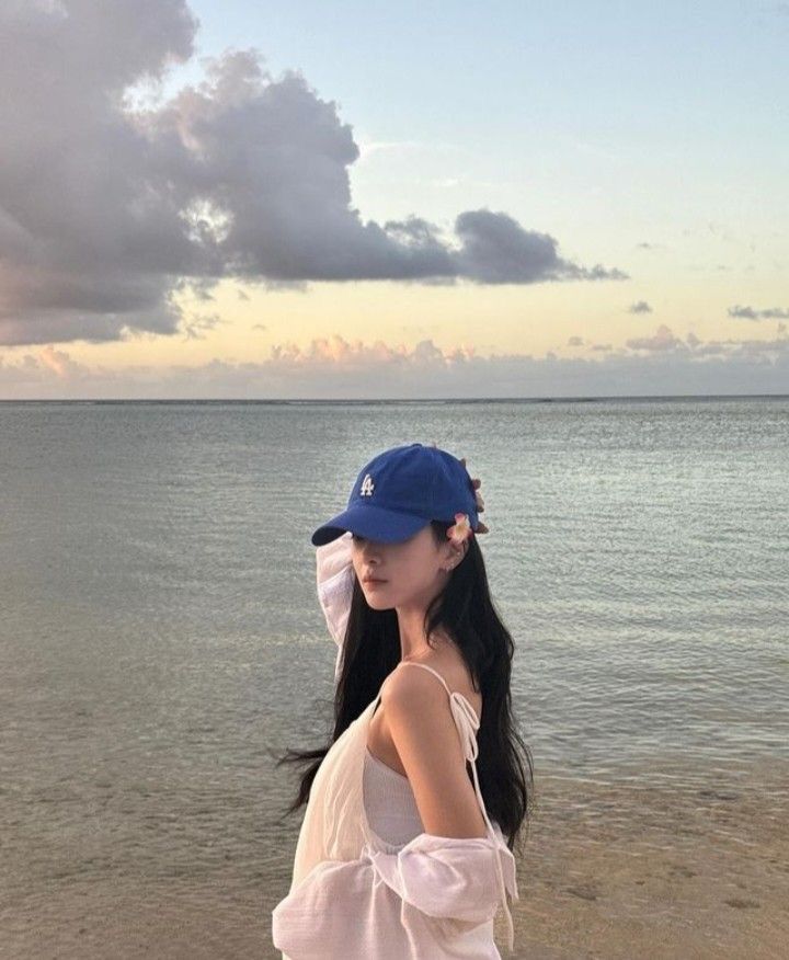 Biển yên, em đứng - hai sự bình lặng song hành