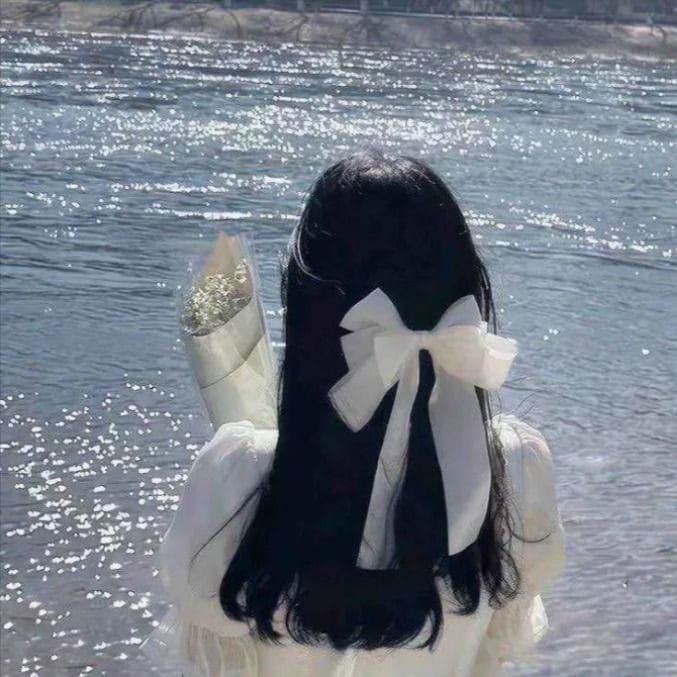 Biển phía trước, quá khứ phía sau, hiện tại là chính em