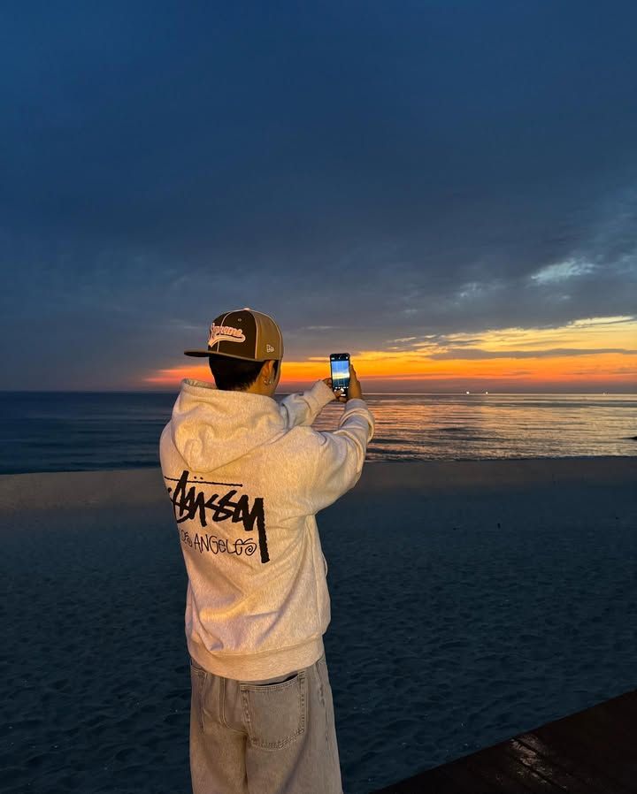 Ảnh sau lưng đẹp vì không ràng buộc cảm xúc