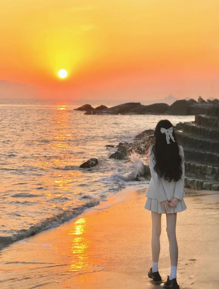 Tựa lưng về phía hoàng hôn, để lòng cũng lặng theo