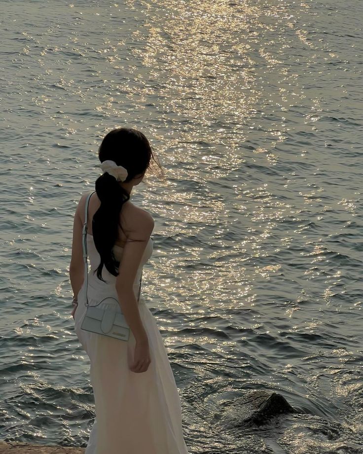 Tựa lưng về phía bình minh để ánh sáng ôm lấy em