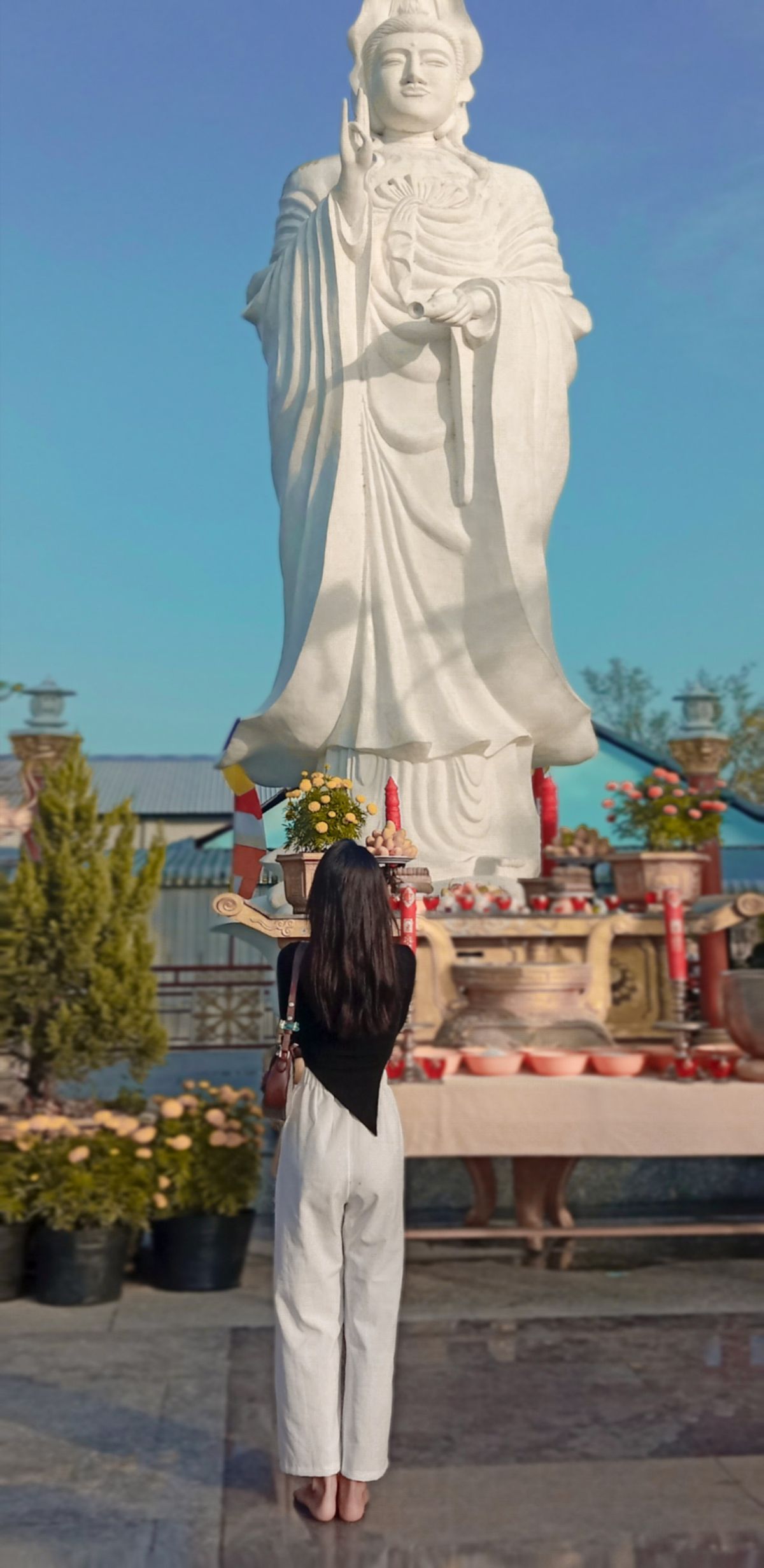 Ảnh đi chùa chụp sau lưng