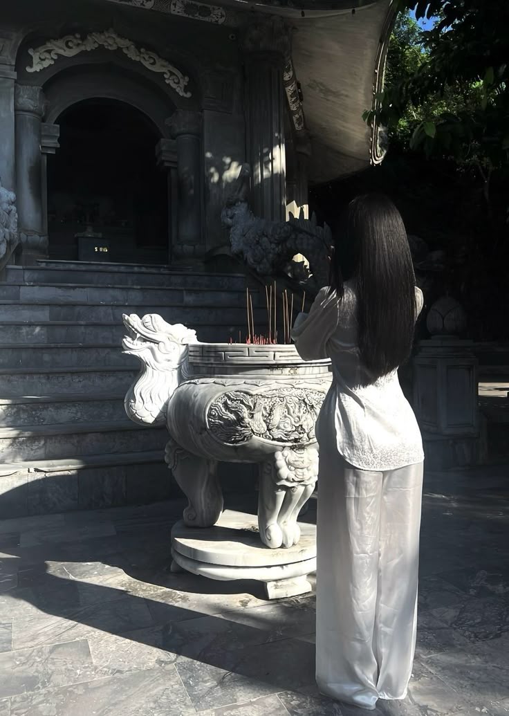 Ảnh đi chùa gợi nhắc kỷ niệm an lành