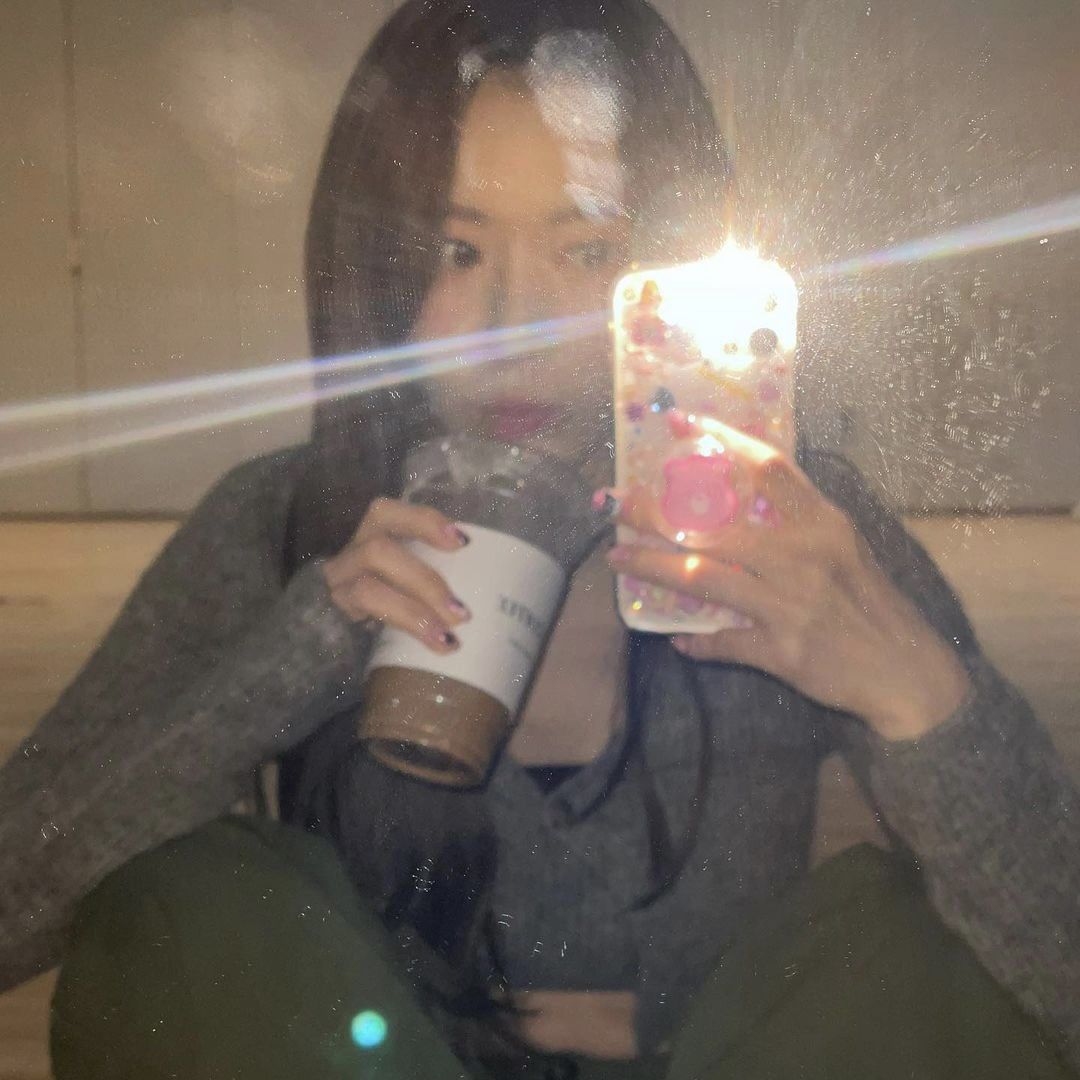 Gương phản chiếu cả niềm vui nhỏ bé