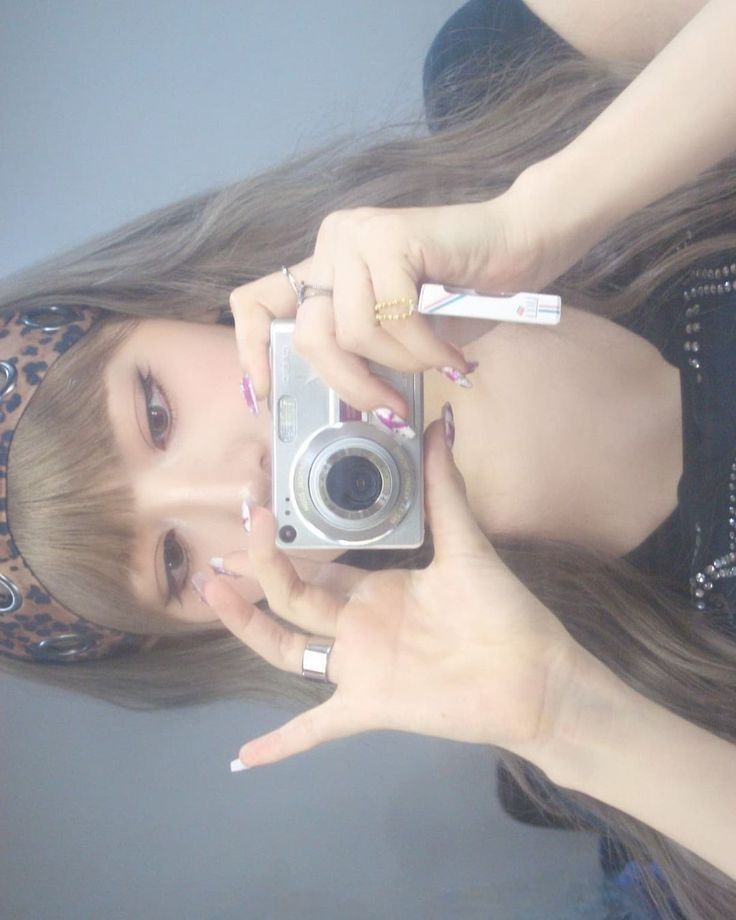 Gương vẫn ở đó, như bạn thân lâu năm