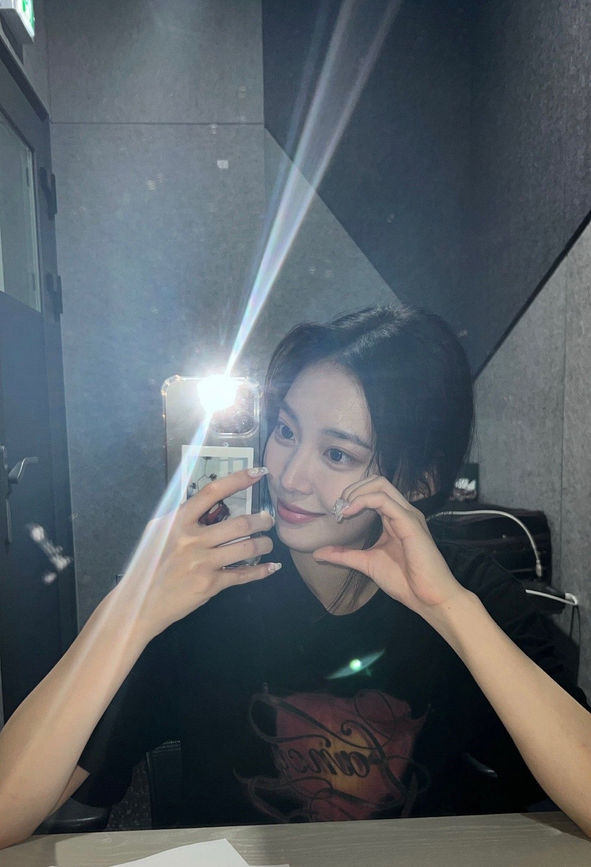 Cách chụp ảnh trước gương ngầu