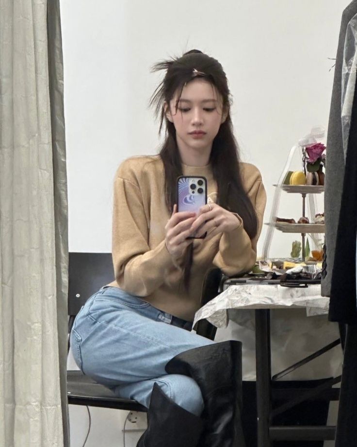 Không phải tạo dáng — là tạo không khí