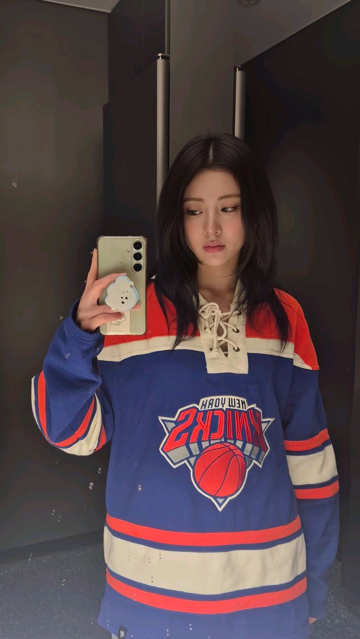 Lặng ngắm mình trong gương, nhẹ nhàng một chút yêu thương