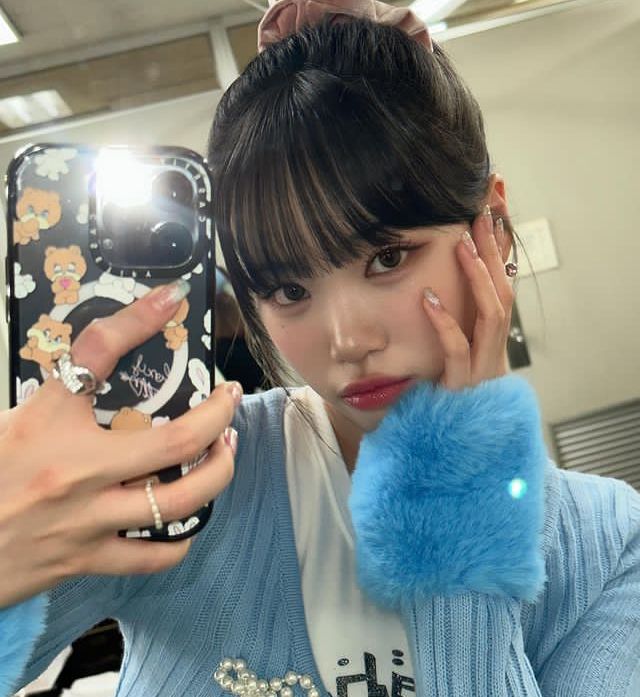 Một khung hình, hai thế giới — gương và thật