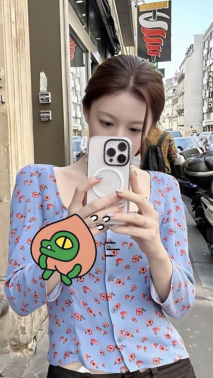 Tạo dáng ít thôi, thần thái nhiều một chút