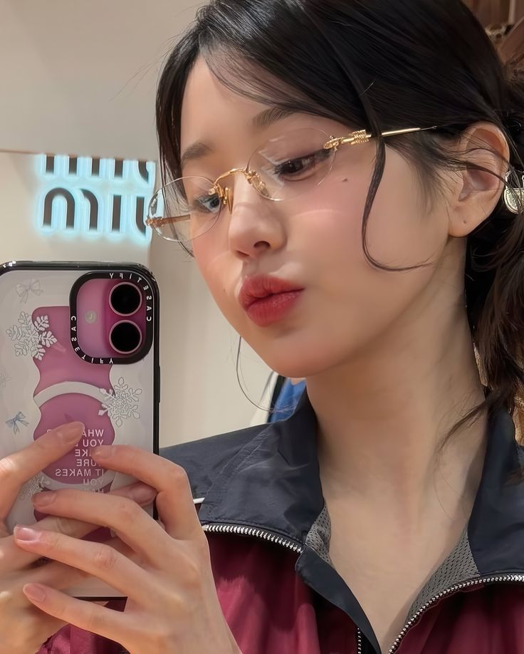 Tự nhiên như thói quen đứng trước gương mỗi sáng