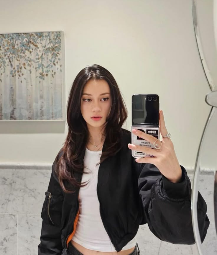 Có những ngày đứng trước gương chỉ để đứng thôi