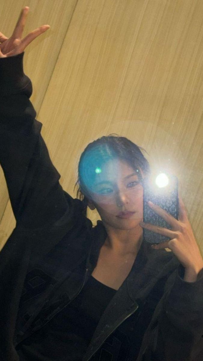 Đừng hỏi tại sao cứ đứng trước gương lâu đến thế