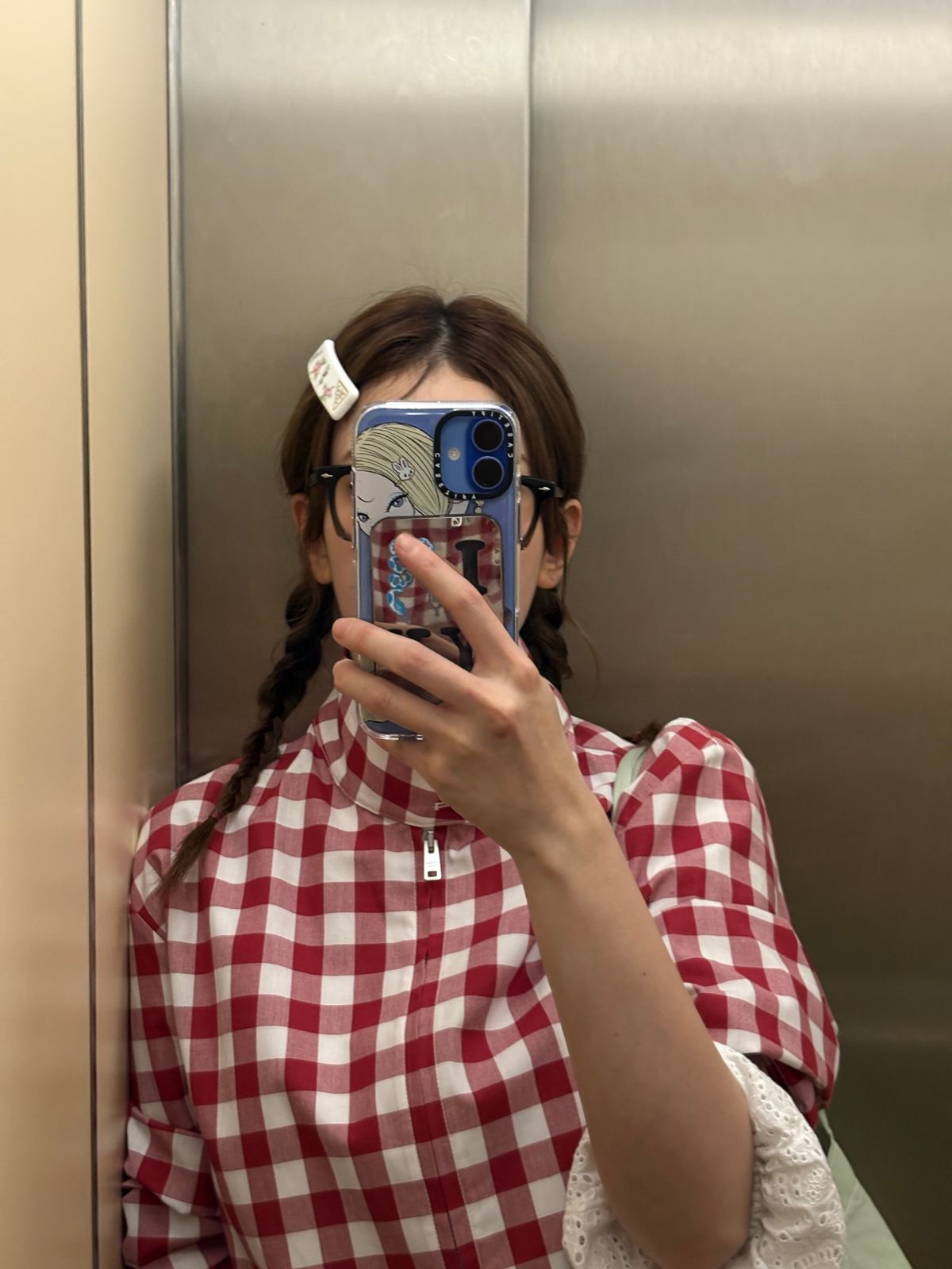 Không cần ai ngắm, em vẫn tự đẹp