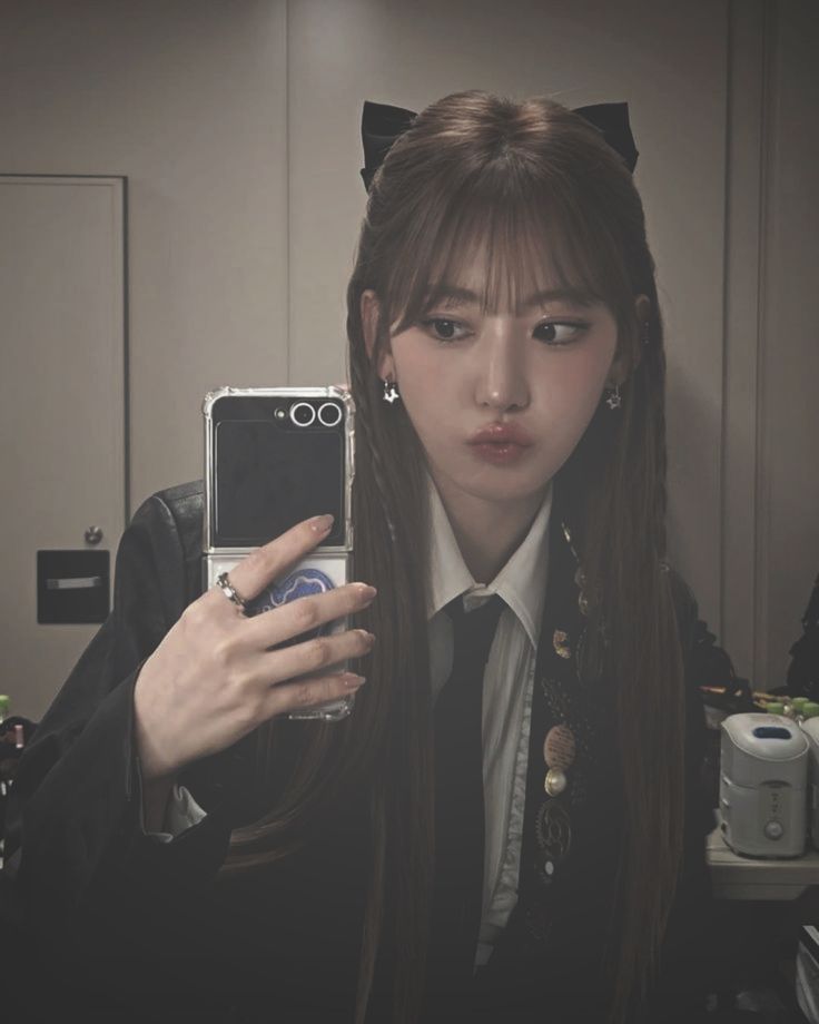 Chiếc gương không bao giờ nói dối, chỉ khéo lộ bí mật