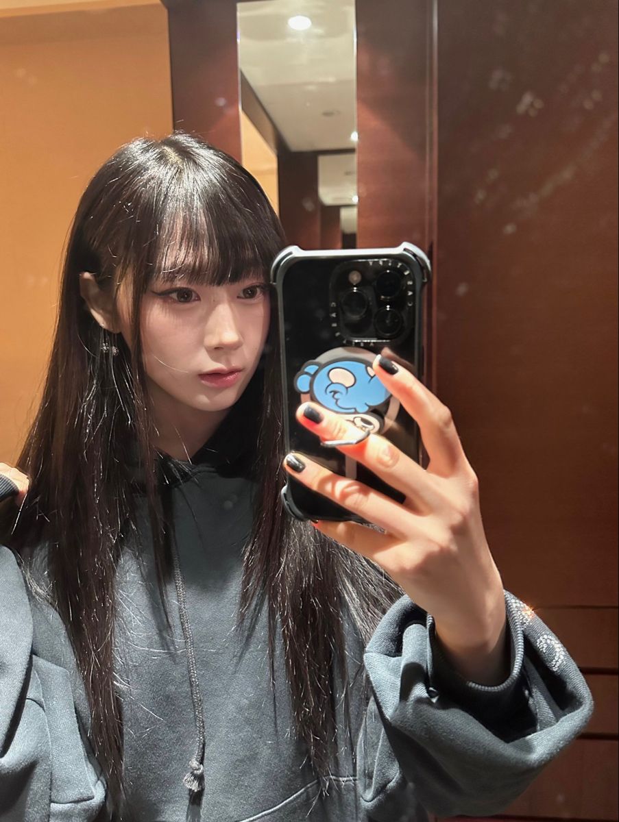 Chụp gương vào lúc thấy mình dễ thương nhất.