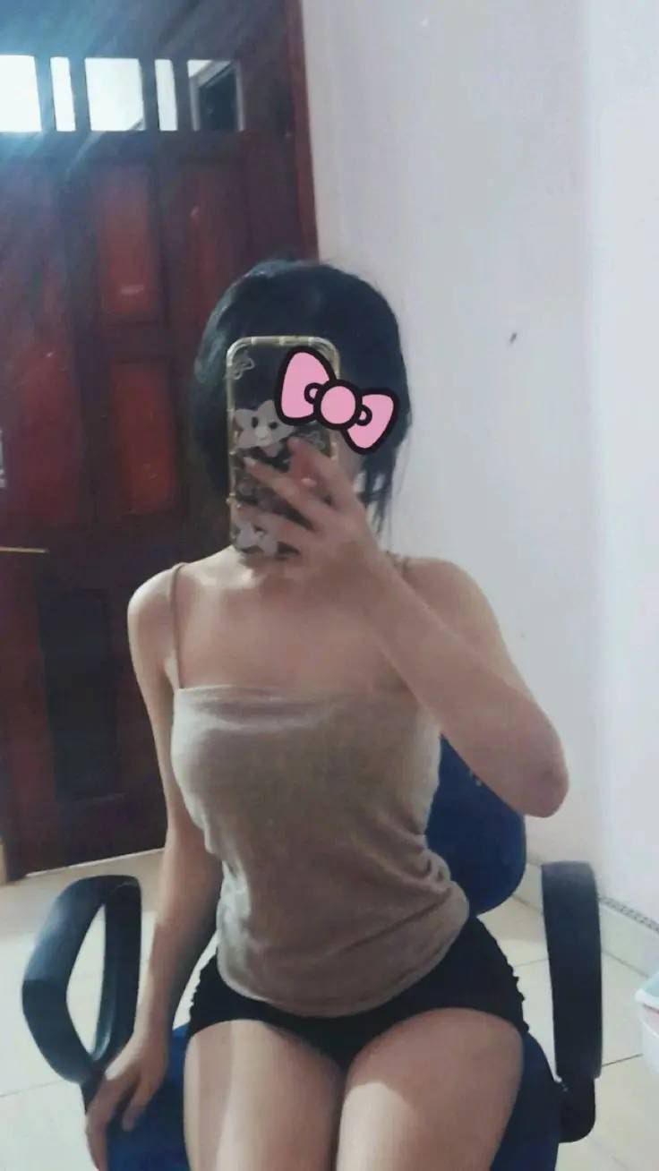 Ảnh gái xinh 2k5 khoe nét đẹp trẻ trung tinh khôi làm tim người xao xuyến