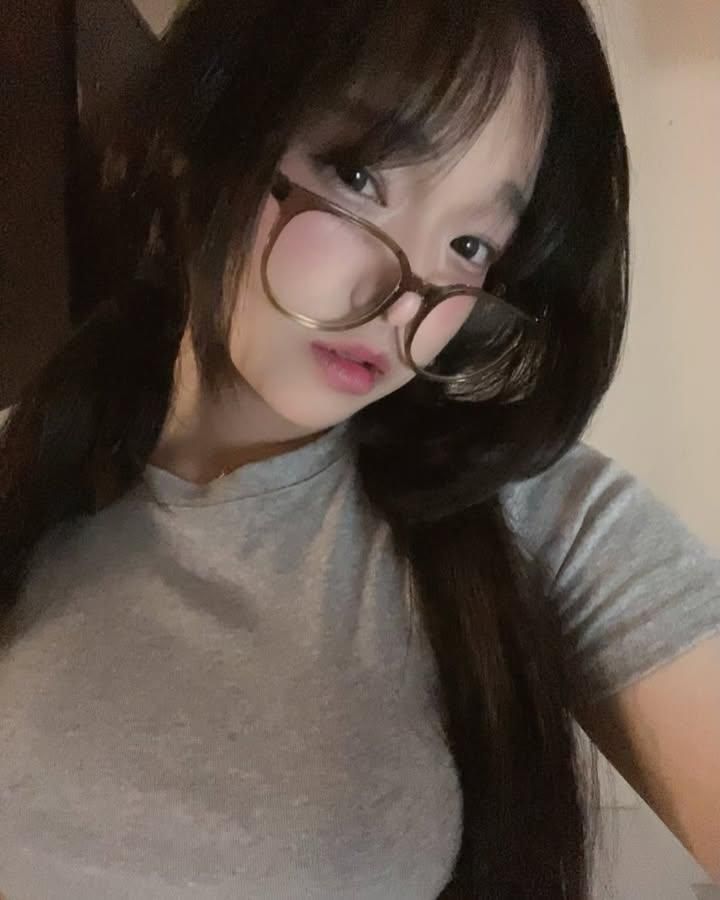 Vẻ đẹp ngọt ngào duyên dáng trong ảnh gái xinh 2k5 khiến lòng xao động