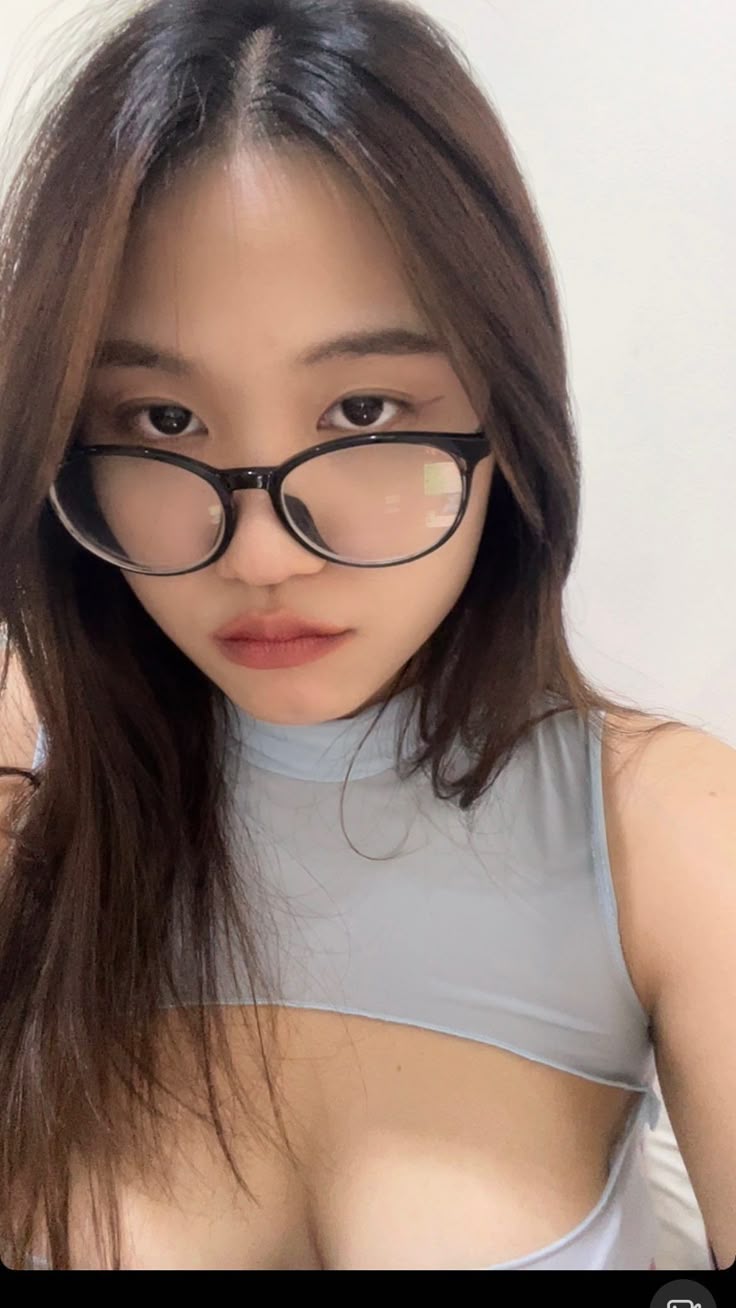 Vẻ đẹp thanh thoát đáng yêu trong ảnh gái xinh 2k5 thật khó cưỡng