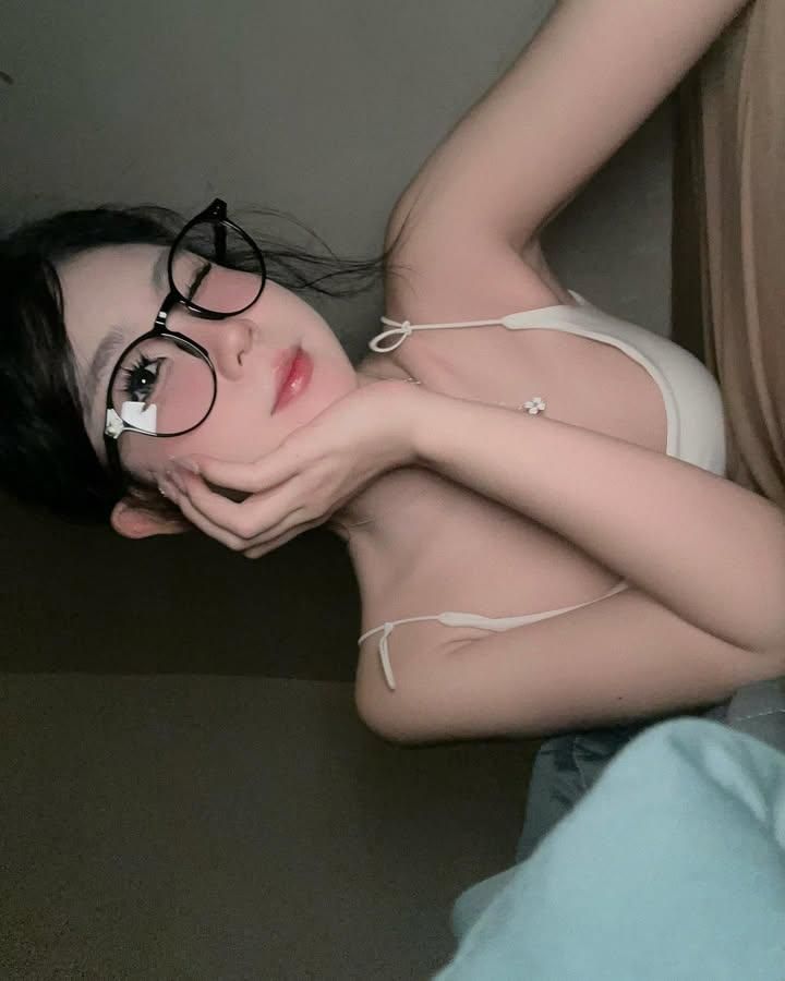 Vẻ đẹp trẻ trung tỏa sáng trong ảnh gái xinh 2k5 thật khó quên