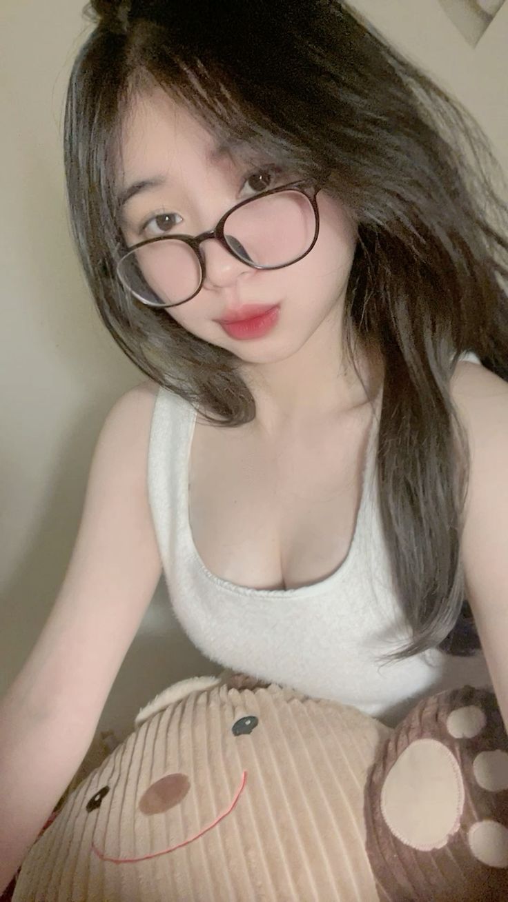 Vẻ đẹp trong sáng nhẹ nhàng trong ảnh gái xinh 2k5 khiến tim xao động