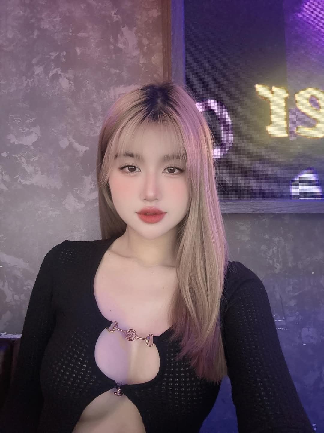 Ảnh gái xinh 2k5 toát lên thần thái trẻ trung và dễ thương