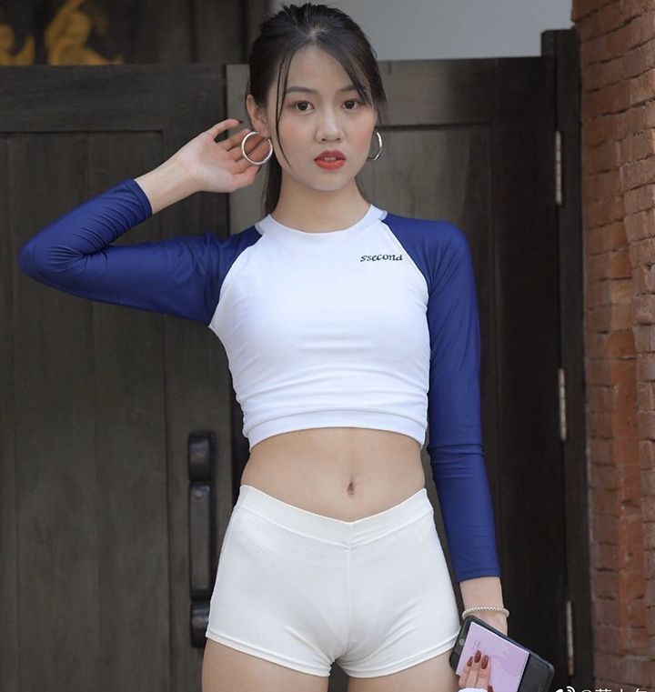 Hình gái xinh tập gym mu to sexy quyến rũ