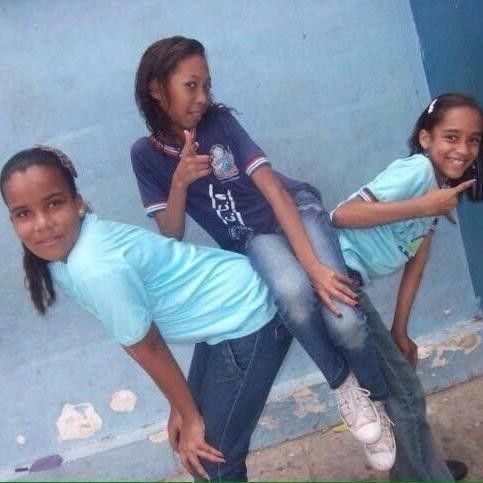 Chụp ảnh nhóm 3 người lầy