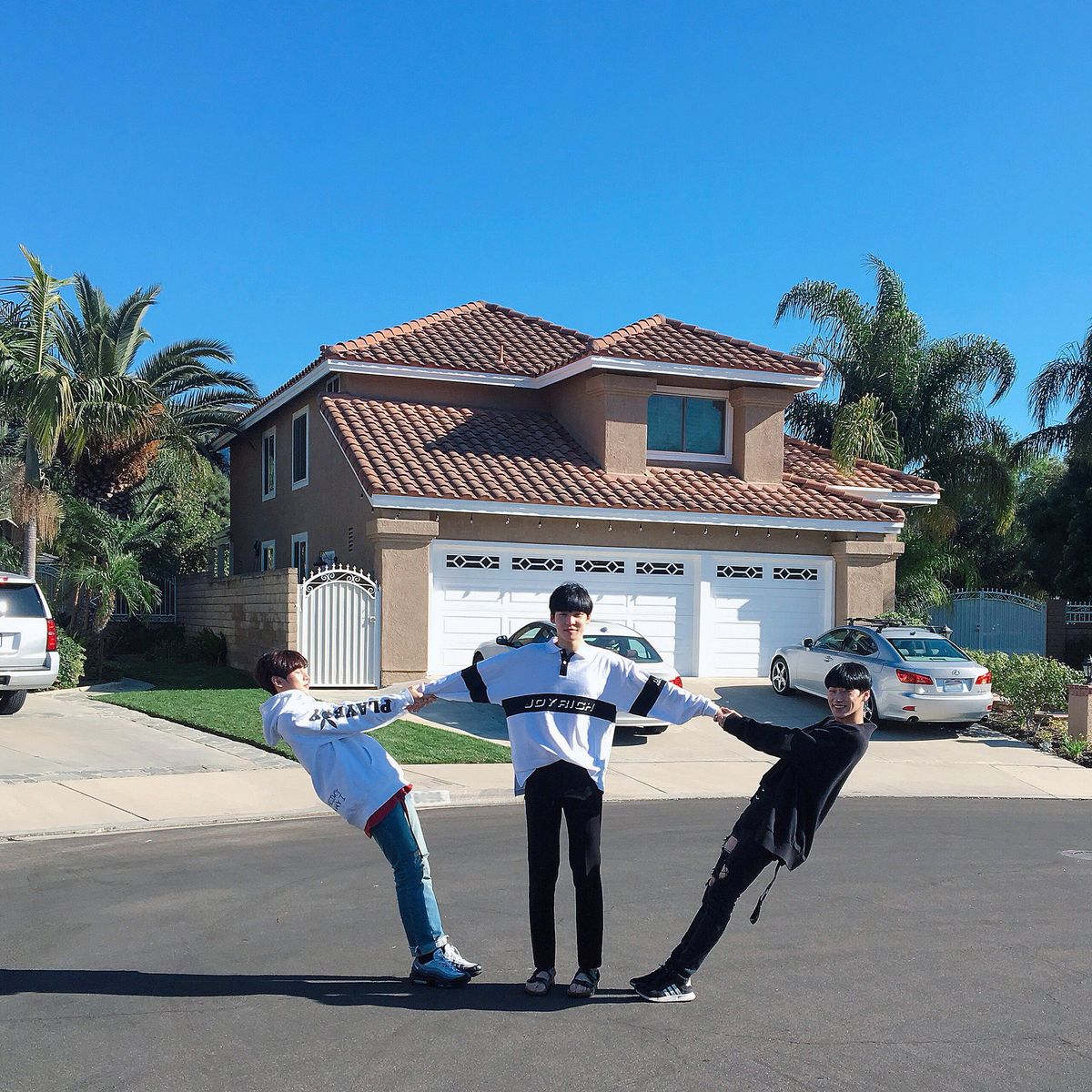 Cười vang cả bãi biển