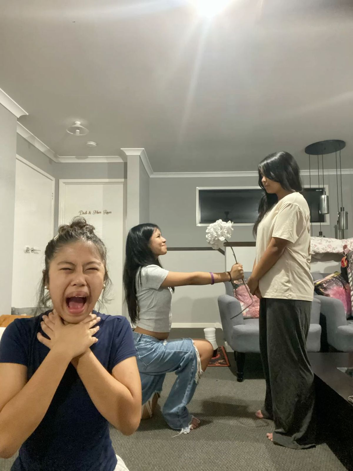 Nhóm bạn lầy chất khỏi bàn