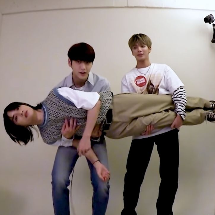 Nhóm bạn siêu nhí nhố