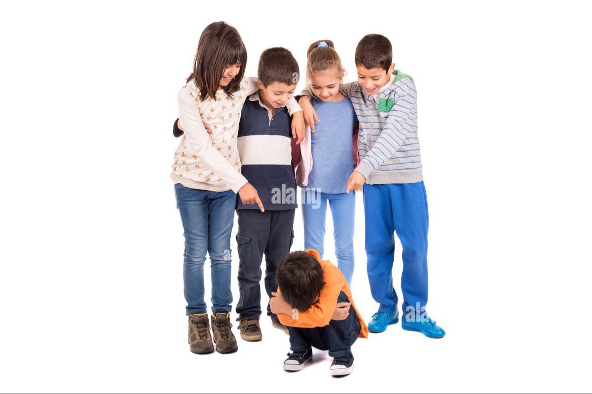 Tạo dáng chụp ảnh nhóm 5 người