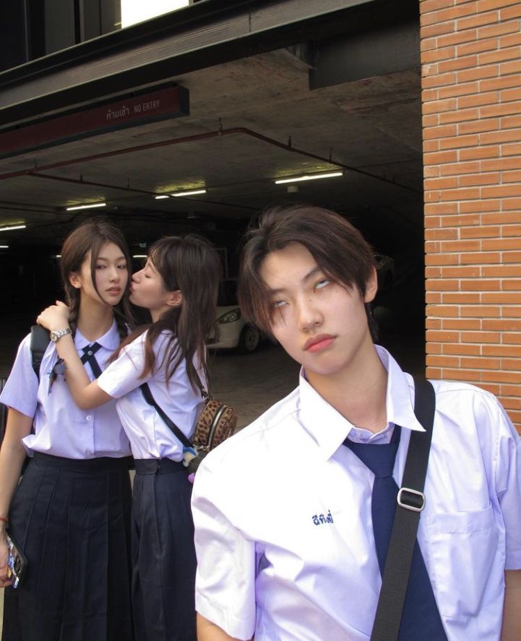 Tạo dáng freestyle, không theo kịch bản