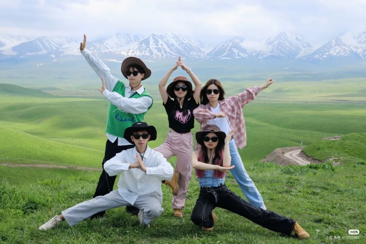 Đứng im thôi cũng đủ hài