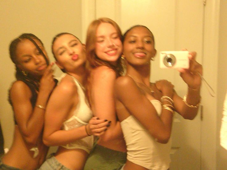 Không pose chuẩn, nhưng pose “chất”