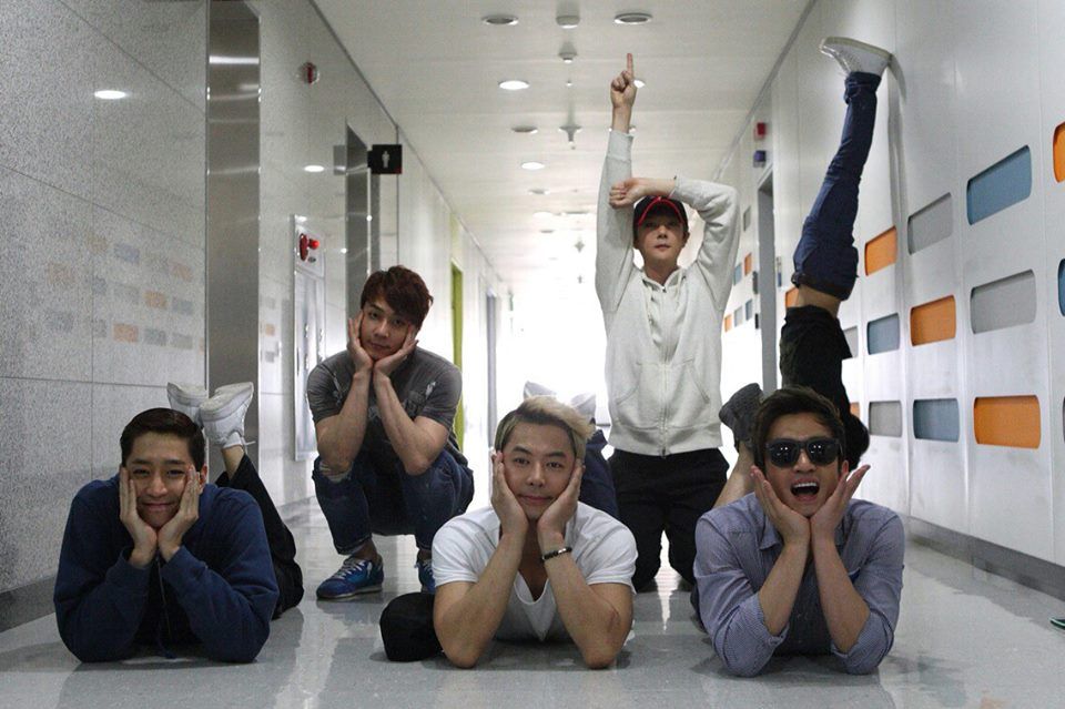 Ảnh nhóm tạo dáng độc đáo