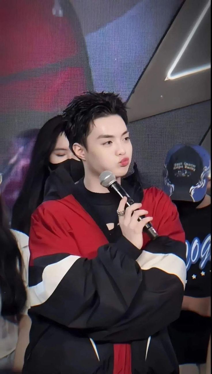 hình negav trầm tư