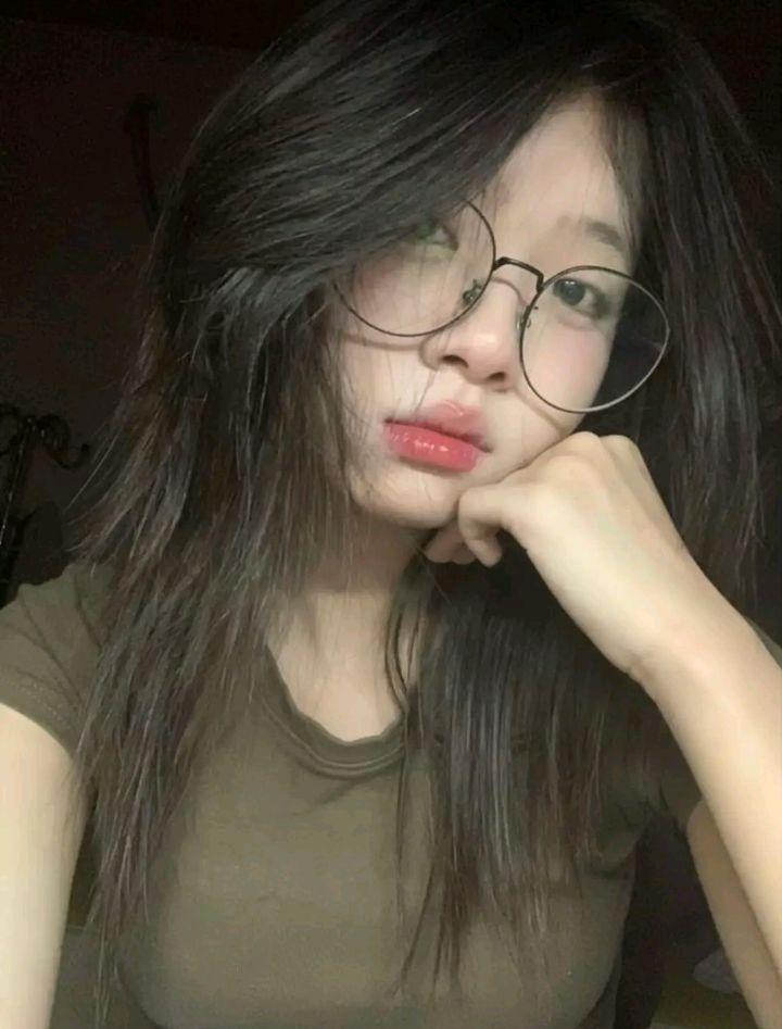 ảnh gái 2012 đeo kính