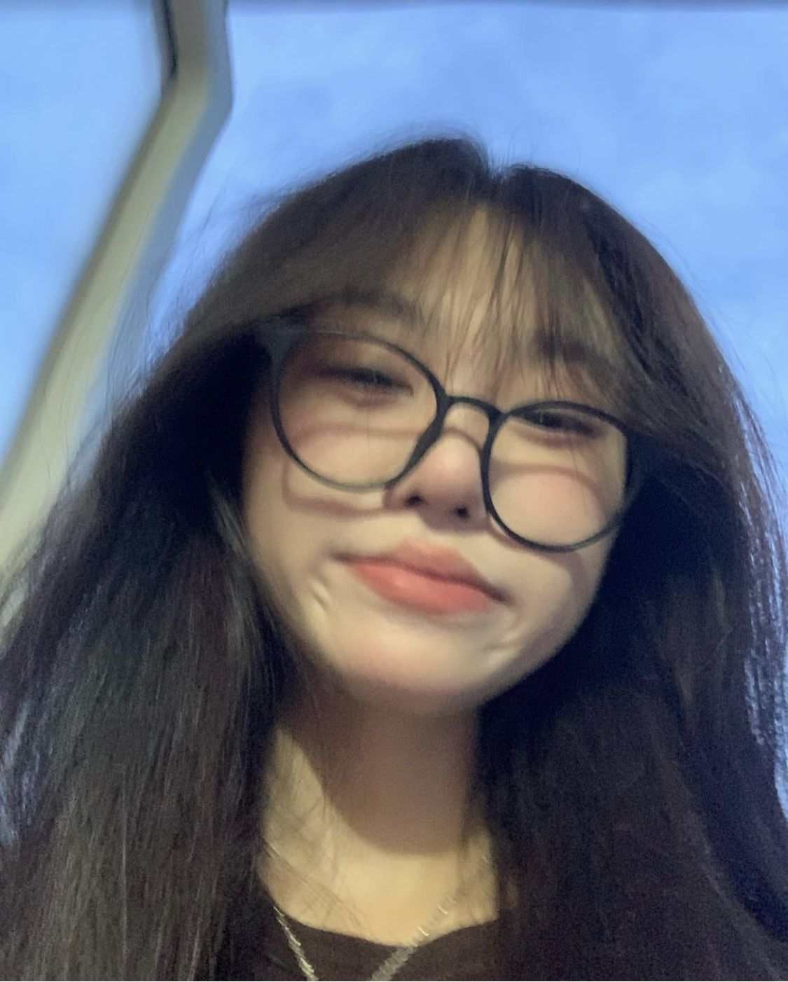 hình gái 2k12 đeo kính