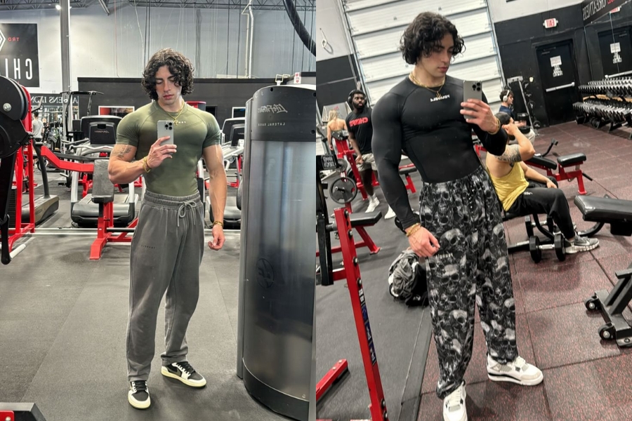 Tạo dáng mặc áo ôm đứng nghiêng so với mặt gương là một cách rất hiệu quả để khoe trọn cơ bắp cơ thể