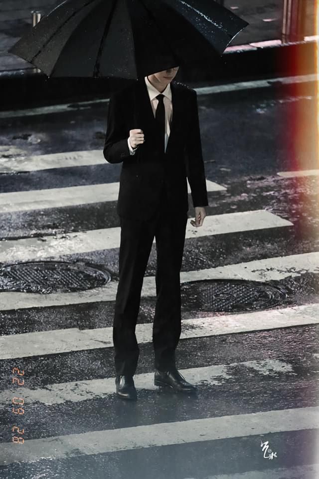 ảnh trai đẹp che mặt bằng dù