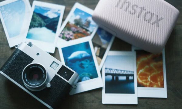 FUJIFILM X Half được thiết kế để chia sẻ ảnh và video một cách thuận tiện