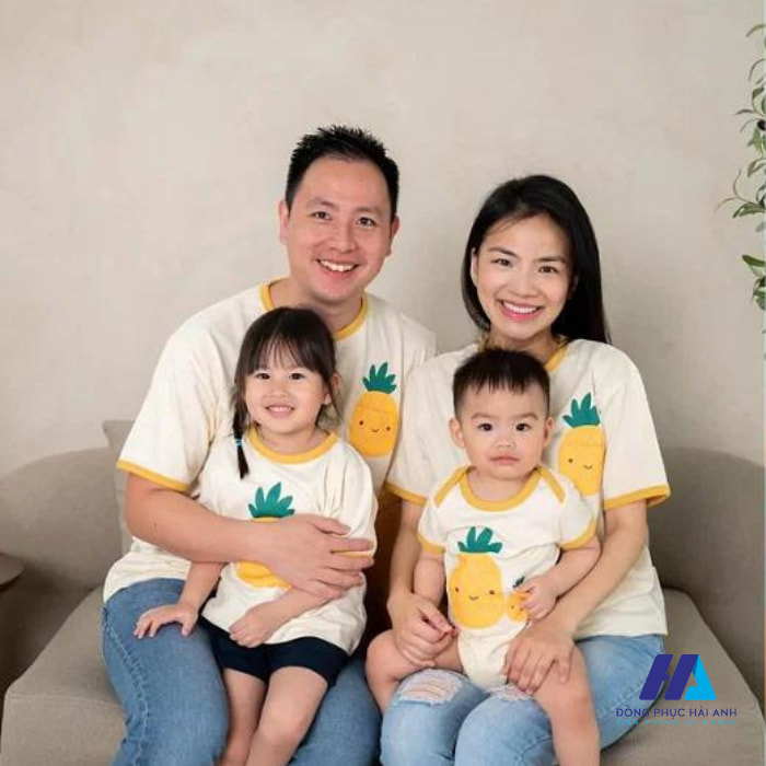 Thiết kế áo thun đồng phục cổ tròn nhóm bạn bè, gia đình