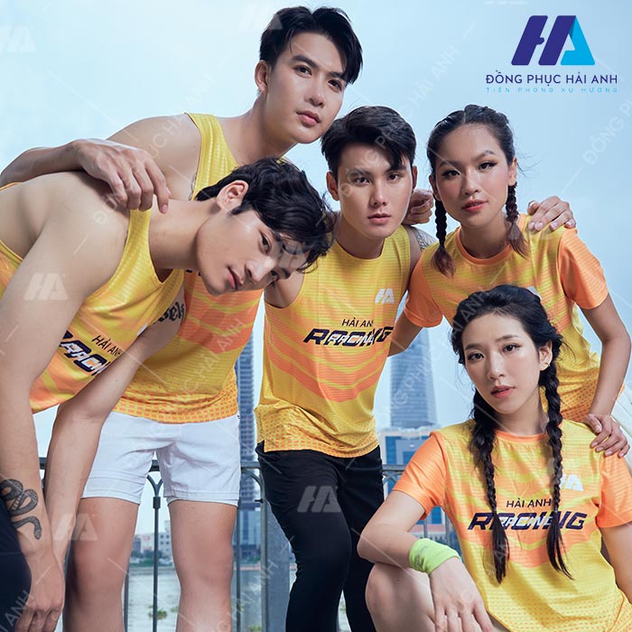 Màu vàng được nhiều công ty, doanh nghiệp lựa chọn để may đồng phục